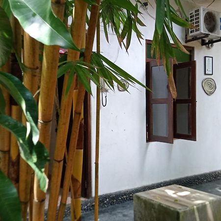 Suninn Hostel And Surf School Weligama Luaran gambar