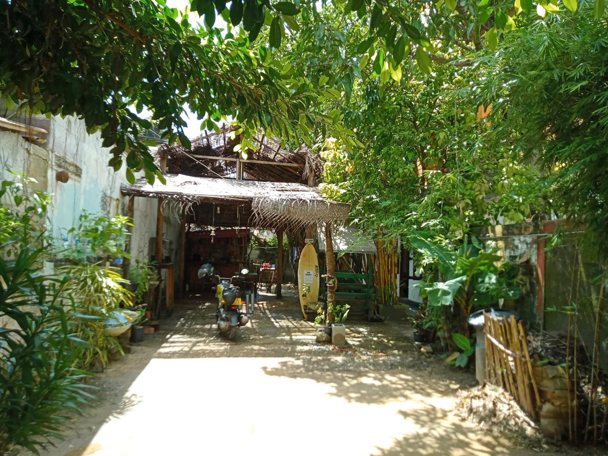 Suninn Hostel And Surf School Weligama Luaran gambar