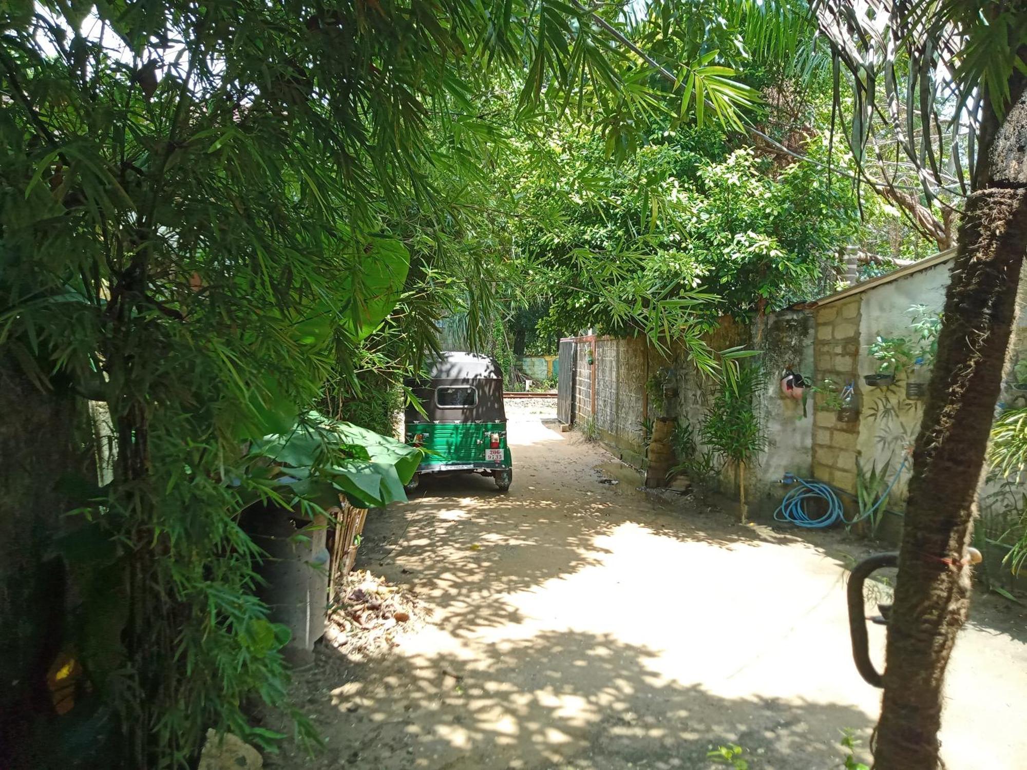 Suninn Hostel And Surf School Weligama Luaran gambar