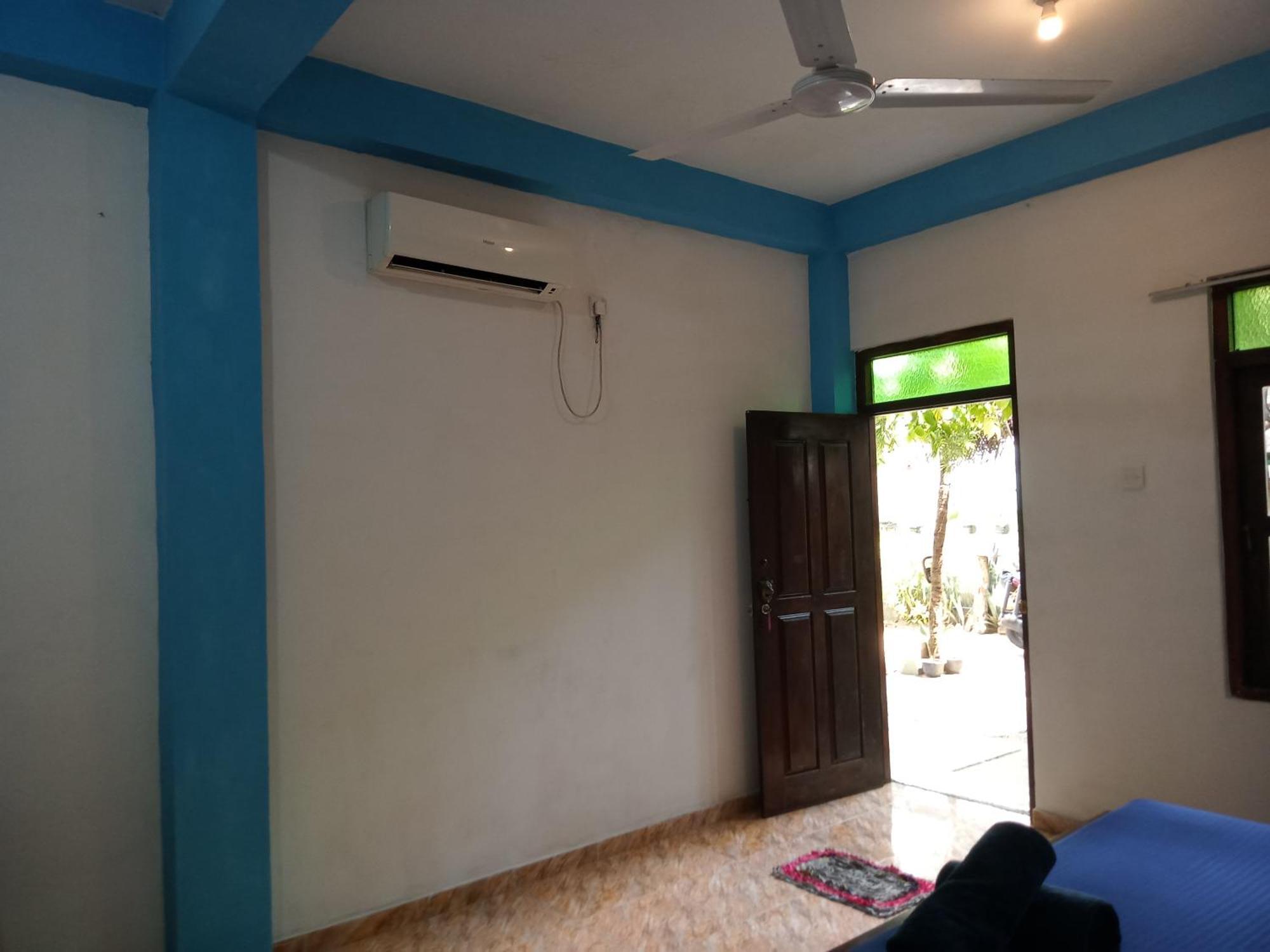 Suninn Hostel And Surf School Weligama Luaran gambar