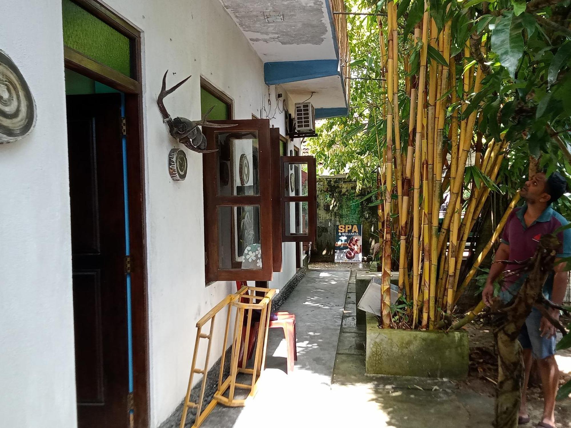 Suninn Hostel And Surf School Weligama Luaran gambar