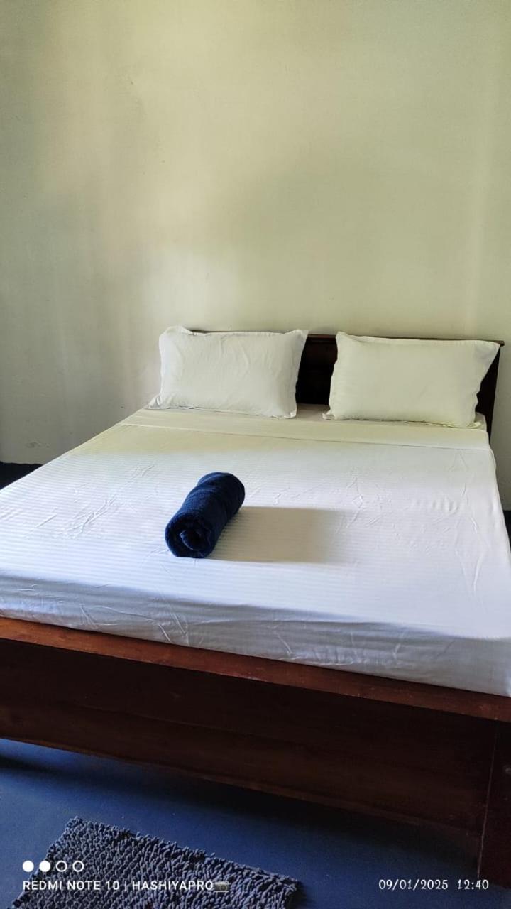 Suninn Hostel And Surf School Weligama Luaran gambar
