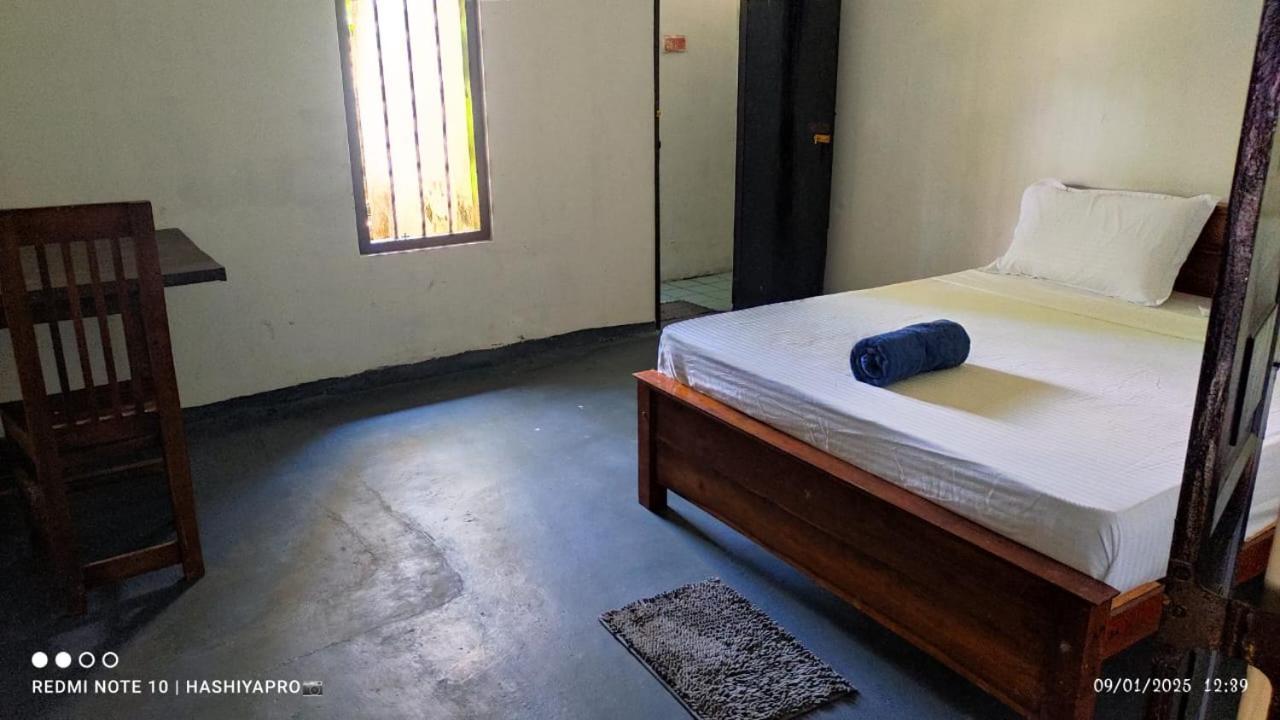 Suninn Hostel And Surf School Weligama Luaran gambar